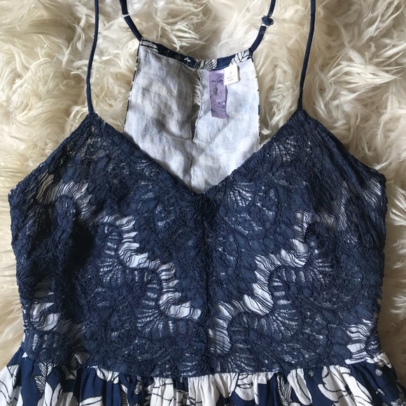 Francesca’s Blue & White Floral Lace Dress - Picture 2 of 4